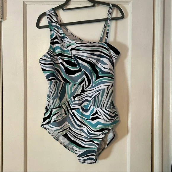 Beyond Control Wild Life One-Shoulder Swimsuit - Picture 5 of 11